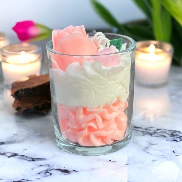 ⚠️SALE Candle // Handmade Tulip Shaped Soy Wax Candle SEND OFFERS🥳 - Picture 3 of 5